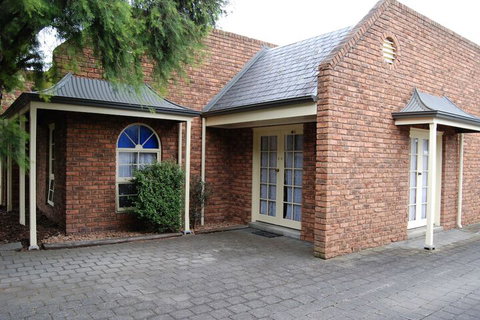 Arkana Motor Inn & Terrace Apartments - Australia Shopping 1