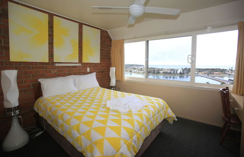 Pacific Heights Holiday Apartments & Munn's Tower House - Australia Shopping 4