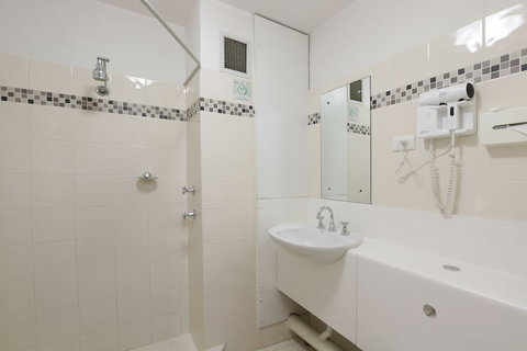 Atrium Resort Hotel - Accommodation Australia 4