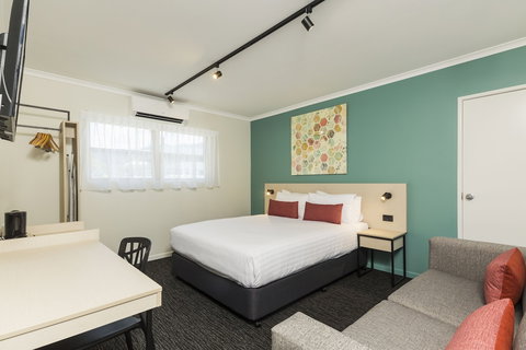 Nightcap At Balaclava Hotel - Bed n Breakfasts 4