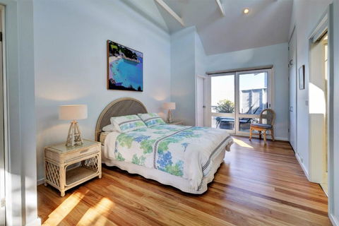 EUREKA - Accommodation Australia 6