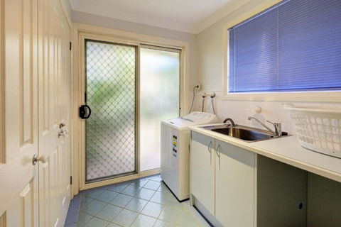 FRANGIPANI BEACH HOUSE PET FRIENDLY 22 Belbourie Cres Boomerang Beach - Accommodation Australia 2