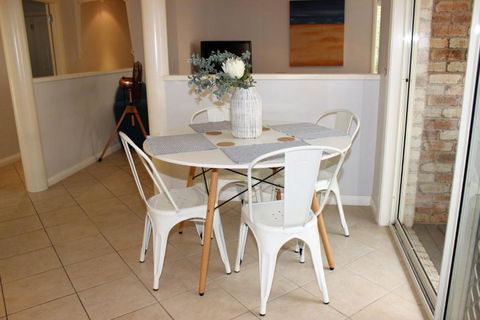 FRANGIPANI BEACH HOUSE PET FRIENDLY 22 Belbourie Cres Boomerang Beach - Accommodation Australia 3