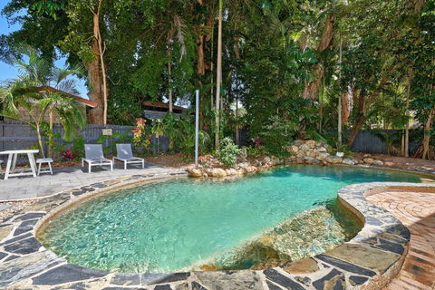 Decked Out By The Sea - Bed n Breakfasts 5