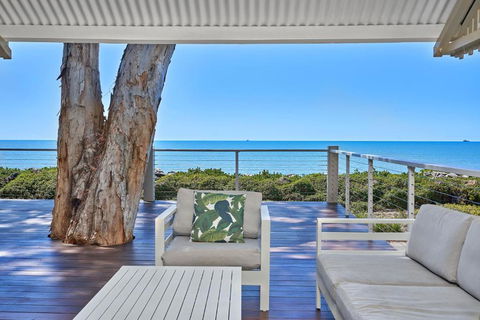Decked Out By The Sea - Bed n Breakfasts 1