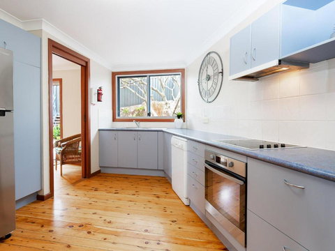 Baggies On Dutchies 9 Burbong Street Large House With Aircon Boat Parking & Waterviews - Local Tourism 2