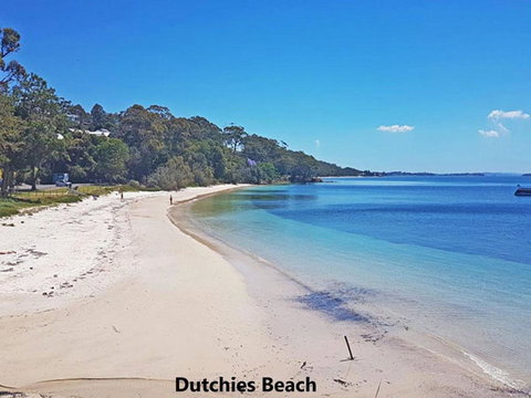 Baggies On Dutchies 9 Burbong Street Large House With Aircon Boat Parking & Waterviews - Local Tourism 5