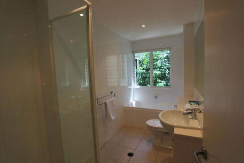 Delightful Family Apartment In Modern Complex - Accommodation Australia 3