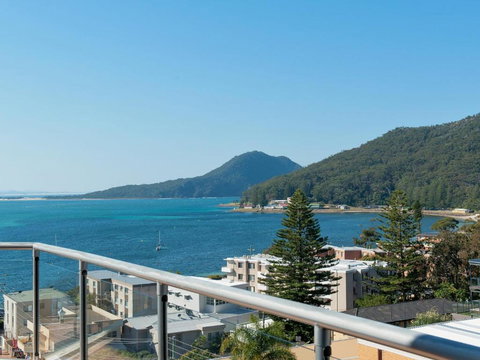 Views Views & More Views Sub Penthouse In Shoal Bay - Accommodation Australia 3