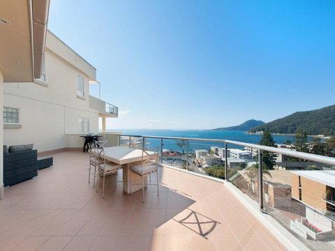 Views Views & More Views Sub Penthouse In Shoal Bay - Accommodation Australia 6