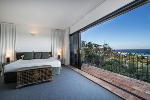Tuscan Inspired Townhouse Minutes From The Beach - Accommodation Australia 1