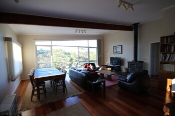 Fairways Close - Australia Shopping 2