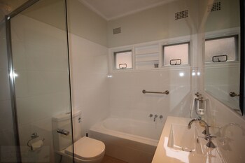 Fairways Close - Australia Shopping 4