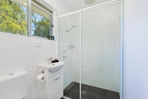 Anchor Lodge - Australia Shopping 4