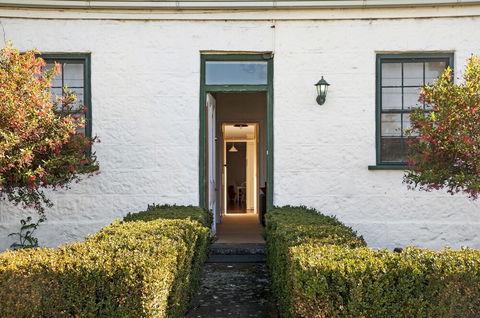 Cottage On James Circa:1855 - Accommodation Australia 0