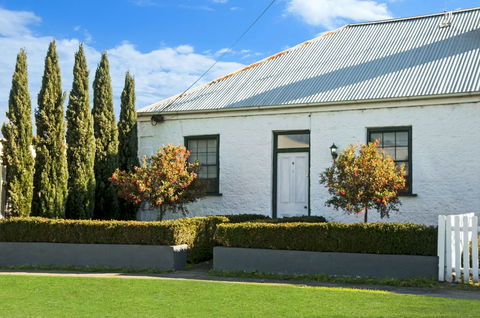 Cottage On James Circa:1855 - Accommodation Australia 3