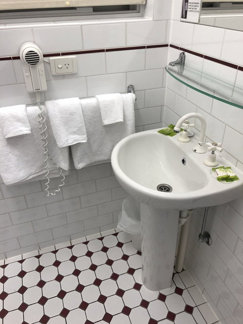 Adelaide Airport Motel - Australia Shopping 5