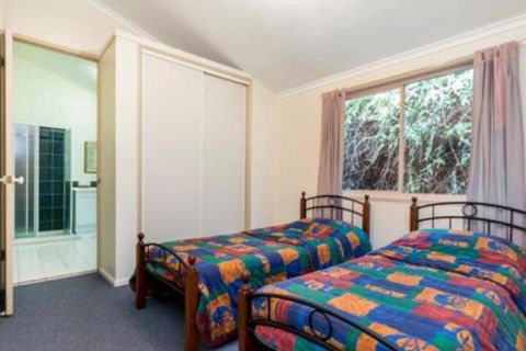 Amaroo House - Local Tourism 4