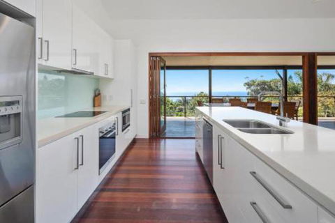 112 Tramican Street - Accommodation Australia 4