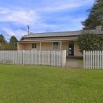 Station Masters Cottage Classic Quaint & Nostalgia - Accommodation Australia 1
