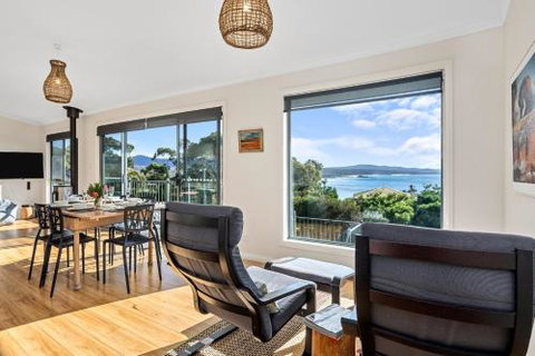 GRANITE BEACH HOUSE At Bay Of Fires - Accommodation Australia 5