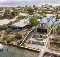 The Loft Waterfront with Private Pool - Accommodation Australia