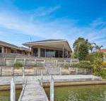 Pelican Brief relaxing canal frontage - Accommodation Australia