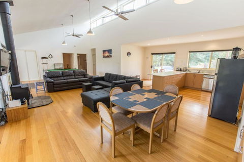 Acacia Lakehouse The Lake At Your Doorstep - Local Tourism 1
