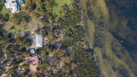 Acacia Lakehouse The Lake At Your Doorstep - Local Tourism 5
