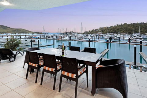 Pavillion 3 Absolute Waterfront 4 Bedroom 2 Lounge Room Plunge Pool + Golf Buggy - Accommodation Australia 4
