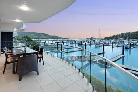 Pavillion 3 Absolute Waterfront 4 Bedroom 2 Lounge Room Plunge Pool + Golf Buggy - Accommodation Australia 0