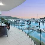 Pavillion 3 Absolute Waterfront 4 Bedroom 2 Lounge Room Plunge Pool + Golf Buggy - Accommodation Australia 1