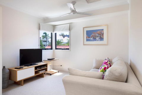 Wake Up To Ocean Views In Stylish Comfort - Accommodation Australia 3