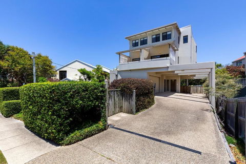 Wake Up To Ocean Views In Stylish Comfort - Accommodation Australia 7