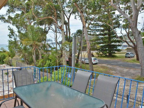 5 Ocean Breeze Shoal Bay Avenue Fabulous Location Opposite Shoal Bay Beach! - Accommodation Australia 2