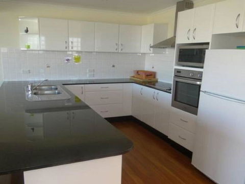 Ultimate Beach House 19a Graham Street Views Peace & Quiet - Accommodation Australia 5