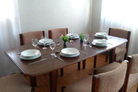 Large 5 Bedroom House With Wifi & Netflix Close To Taronga Western Plains Zoo - Accommodation Australia 4