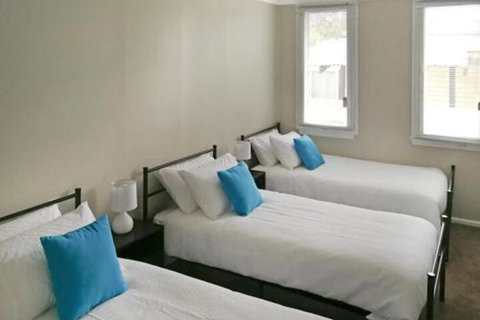 Large 5 Bedroom House With Wifi & Netflix Close To Taronga Western Plains Zoo - Accommodation Australia 6