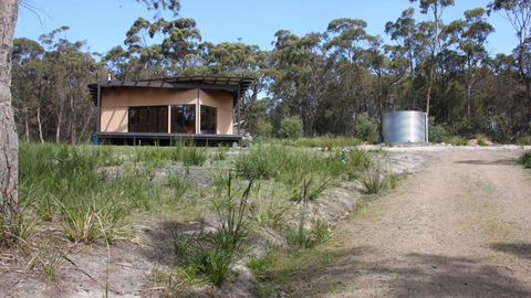 BAY Of FIRES ECO HUT Off Grid Experience At Binalong Bay - Accommodation Australia 1