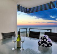 Oceana Darwin Central Oceanfront 3 bedroom 2 Lounge Room Pool Gym Tennis Court Sleeps 9 - Accommodation Australia