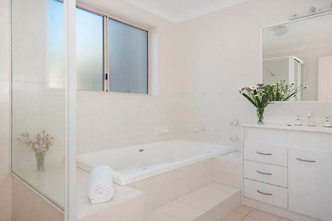 Pacific Rose Winter Holiday Special - Accommodation Australia 4