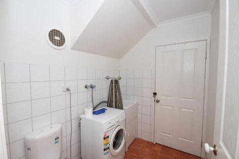 FANTASTIC HOLIDAY UNIT In A PERFECT LOCATION - Accommodation Australia 4