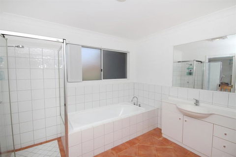 FANTASTIC HOLIDAY UNIT In A PERFECT LOCATION - Accommodation Australia 3