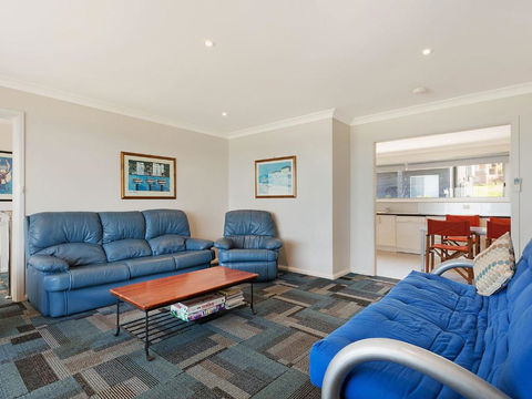81 Dalmeny Drive Beach House - Australia Shopping 3