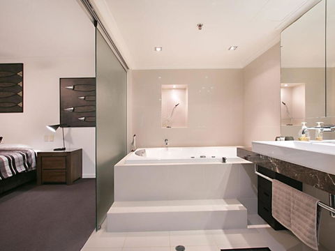 Seascape Apartments Unit 1201A Luxury Apartment With Views Of The Gold Coast & Hinterland - Local Tourism 6