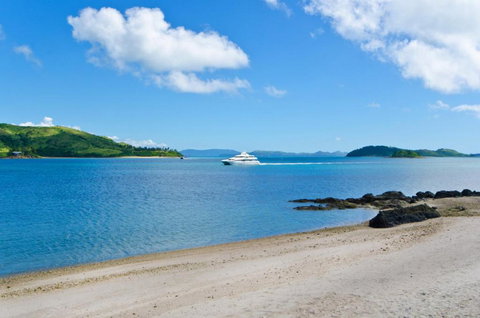 Yacht Club Villa 33 Serenity 4 Bedroom 4 Bathroom House Ocean Views 2 Buggies - Accommodation Australia 5