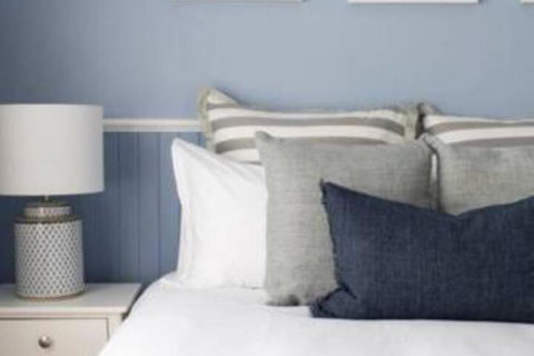 Kinross Cottage Neat & Stylish Sleeps 9 - Accommodation Australia 6