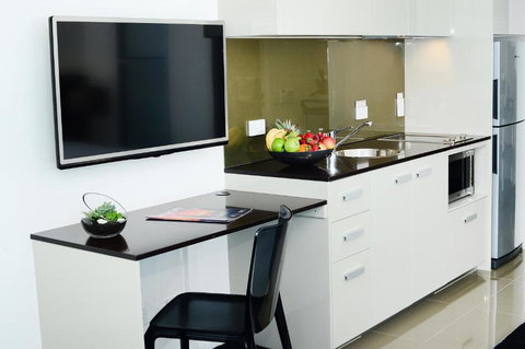 Apartments At 79 Goondoon - Australia Shopping 4