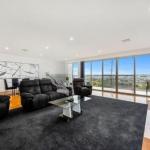 BENGALEE EXECUTIVE TOWNHOUSE MODERN & STYLISH - Accommodation Australia 0