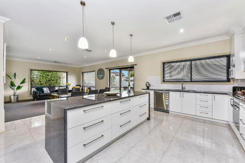 Accommodation On Lansell 2 - Local Tourism 1